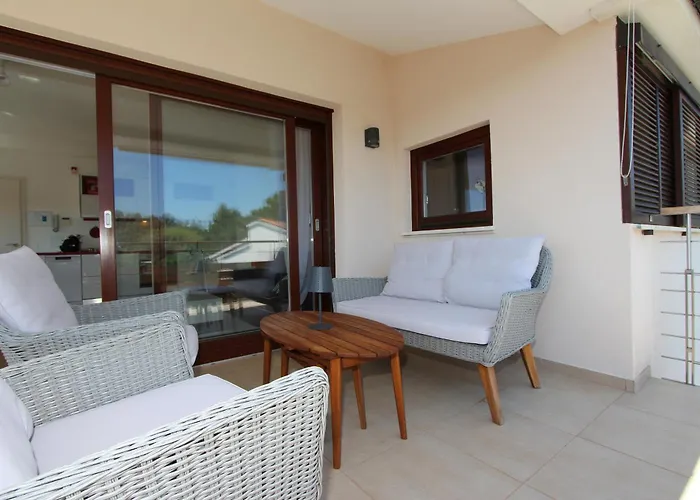 Makado * Ρόβινι